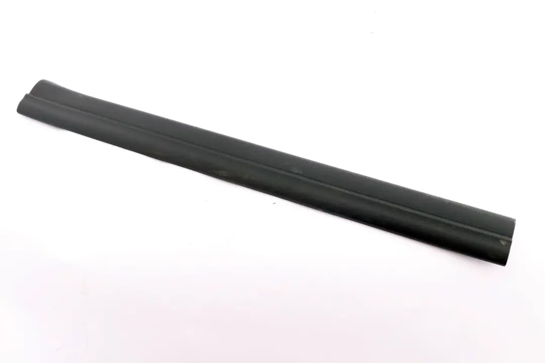 Bandella di Protezione Ingresso Interno Destro Nero 7016800 per BMW Z4 E85 con numero di parte 7030722 BMW Z4 E85 Bandella di Protezione Ingresso Interno Destro Nero 7016800 - SKU 7030722 - Numero di parte 7030722