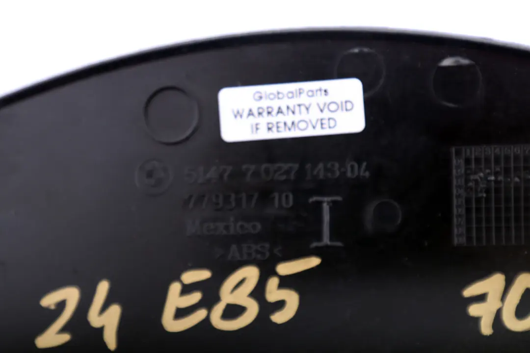Cubierta Tapa Trasera Izquierda Embellecedor Entrada Negro 7027143 para BMW E85 con número de pieza 7030923 BMW E85 Cubierta Tapa Trasera Izquierda Embellecedor Entrada Negro 7027143 - SKU 7030923 - Número de pieza 7030923