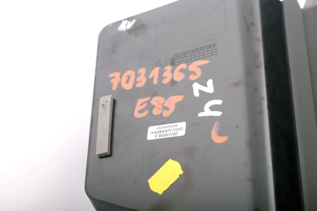 Wkład osłona tapicerka lewa do BMW Z4 E85 E86 o numerze 7016669 BMW Z4 E85 E86 Wkład osłona tapicerka lewa - SKU 7031365 - Numer Części 7016669