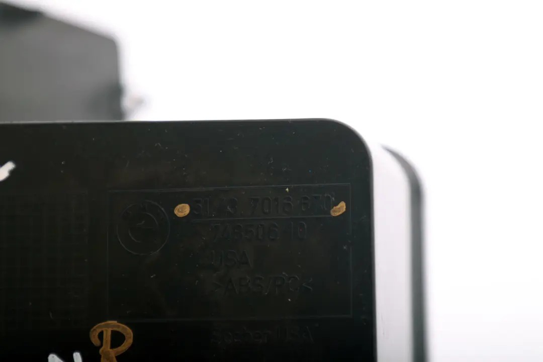 Wkład obudowa tapicerki prawa do BMW Z4 E85 E86 o numerze 7031366 BMW Z4 E85 E86 Wkład obudowa tapicerki prawa - SKU 7031366 - Numer Części 7031366