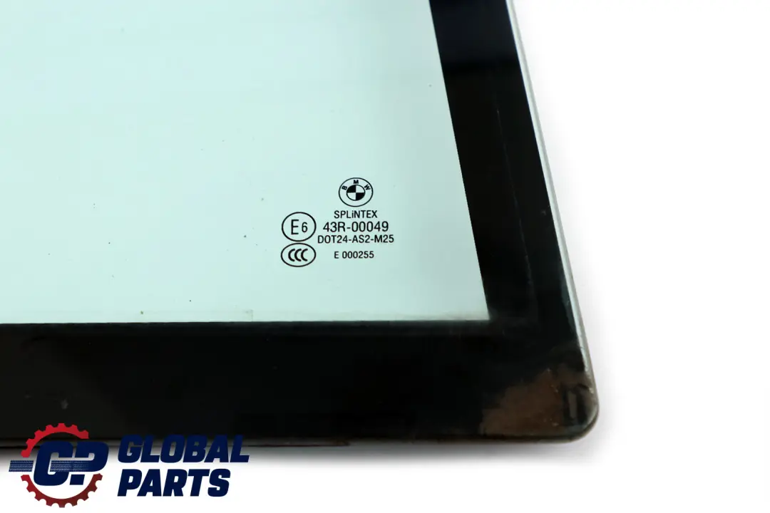 Finestrino Laterale Fisso Posteriore Destro AS2 Verde per BMW E60 con numero di parte 7033644 BMW E60 Finestrino Laterale Fisso Posteriore Destro AS2 Verde - SKU 7033644 - Numero di parte 7033644