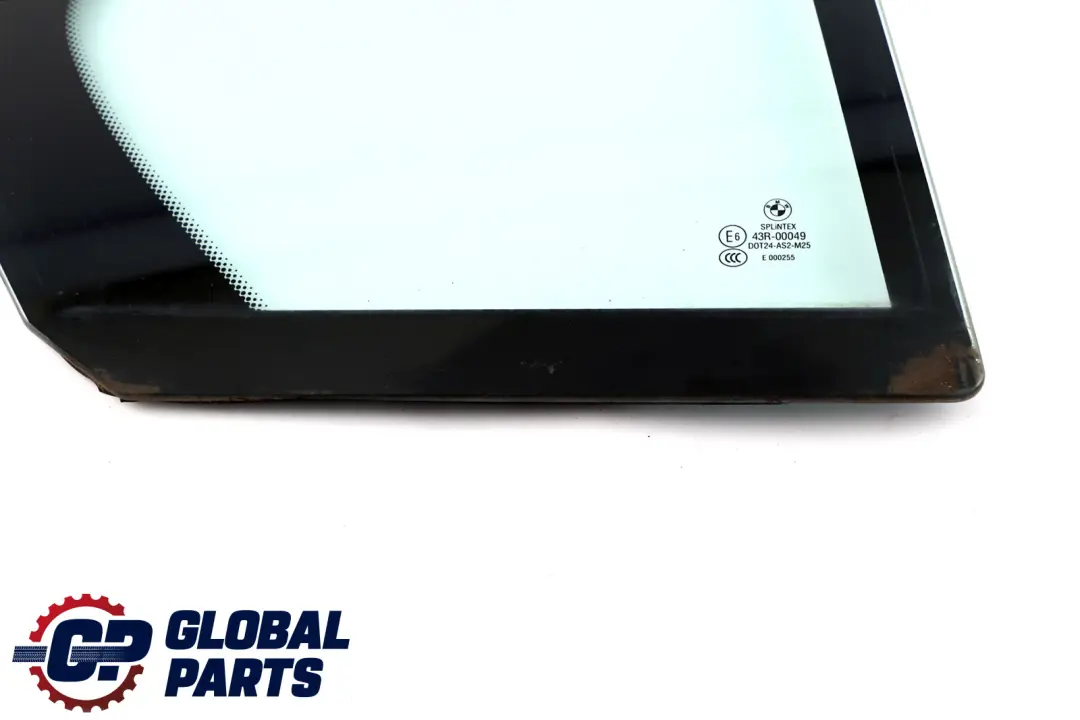 Finestrino Laterale Fisso Posteriore Destro AS2 Verde per BMW E60 con numero di parte 7033644 BMW E60 Finestrino Laterale Fisso Posteriore Destro AS2 Verde - SKU 7033644 - Numero di parte 7033644