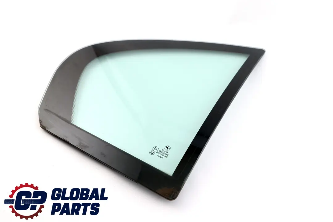 Finestrino Laterale Fisso Posteriore Destro AS2 Verde per BMW E60 con numero di parte 7033644 BMW E60 Finestrino Laterale Fisso Posteriore Destro AS2 Verde - SKU 7033644 - Numero di parte 7033644