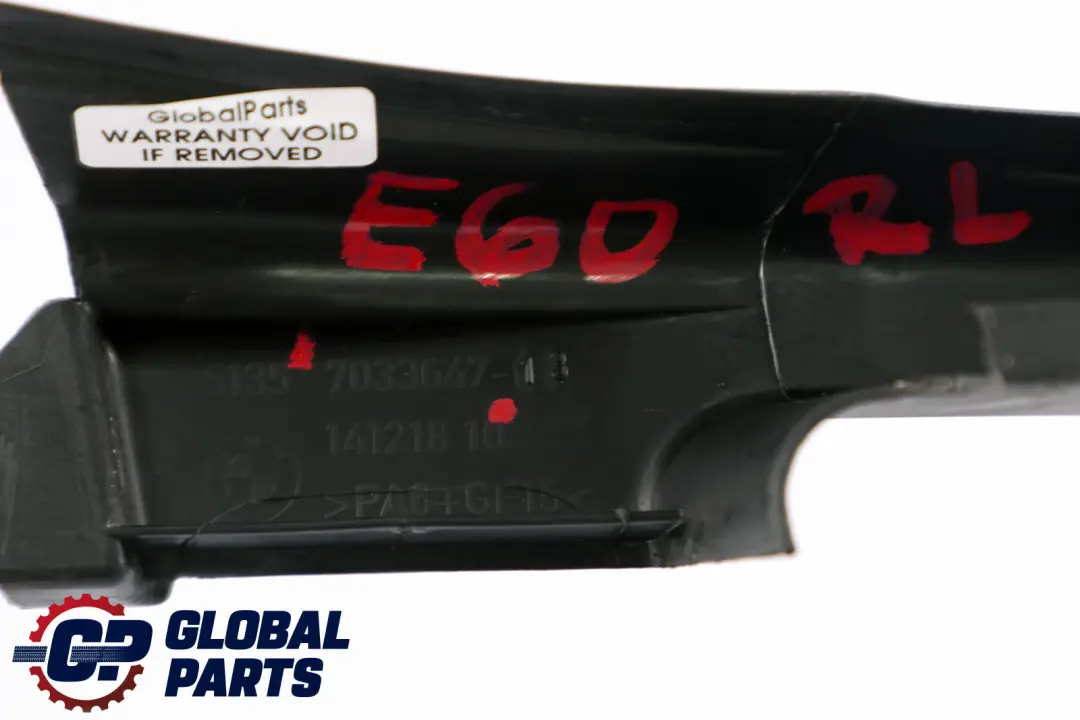 Copertura Cornice Finestrino Porta Posteriore SX per BMW E60 LCI con numero di parte 7033647 BMW E60 LCI Copertura Cornice Finestrino Porta Posteriore SX - SKU 7033647 - Numero di parte 7033647