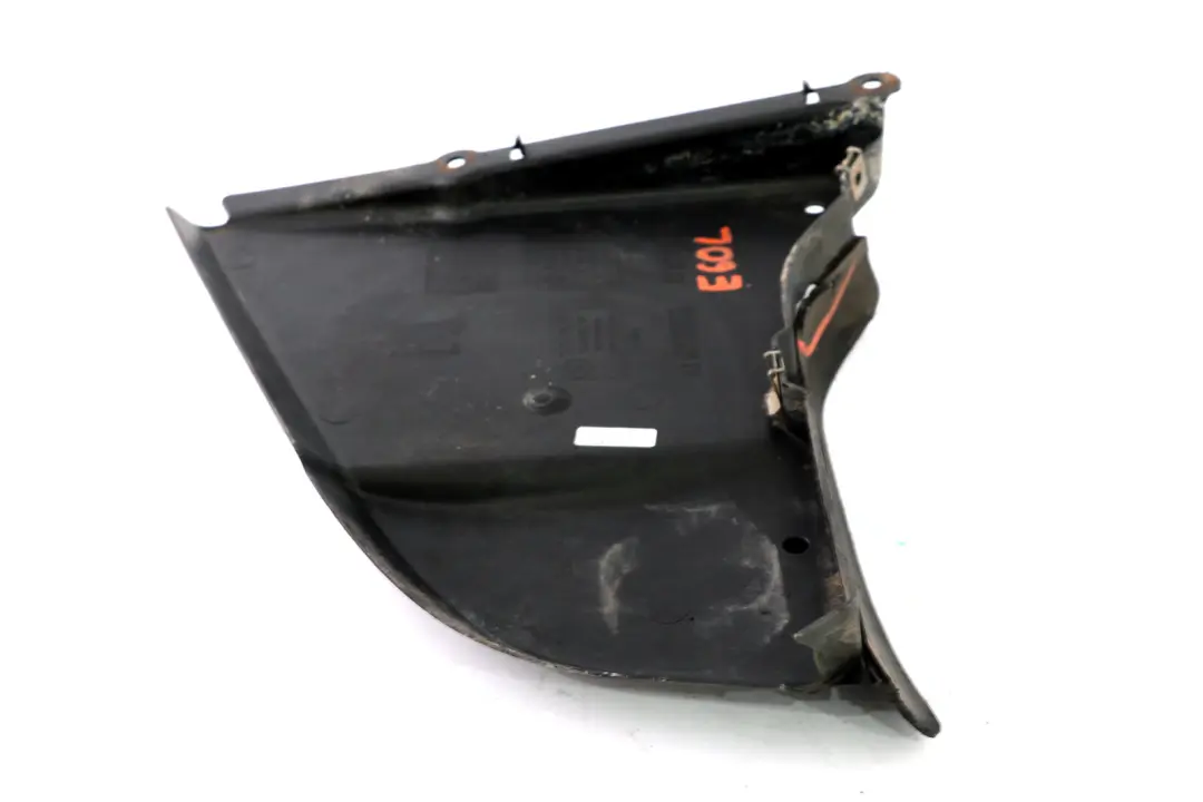 Tapacubos Panel Inferior Izquierdo para BMW E60 E61 LCI con número de pieza 7033753 BMW E60 E61 LCI Tapacubos Panel Inferior Izquierdo - SKU 7033753 - Número de pieza 7033753