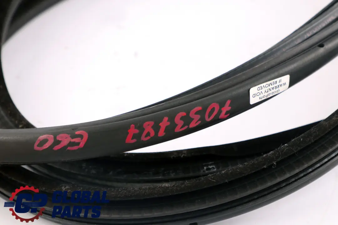 Przednia Uszczelka Drzwi Prawy Lewy Przód do BMW E60 E61 LCI o numerze 7033787 BMW E60 E61 LCI Przednia Uszczelka Drzwi Prawy Lewy Przód - SKU 7033787 - Numer Części 7033787