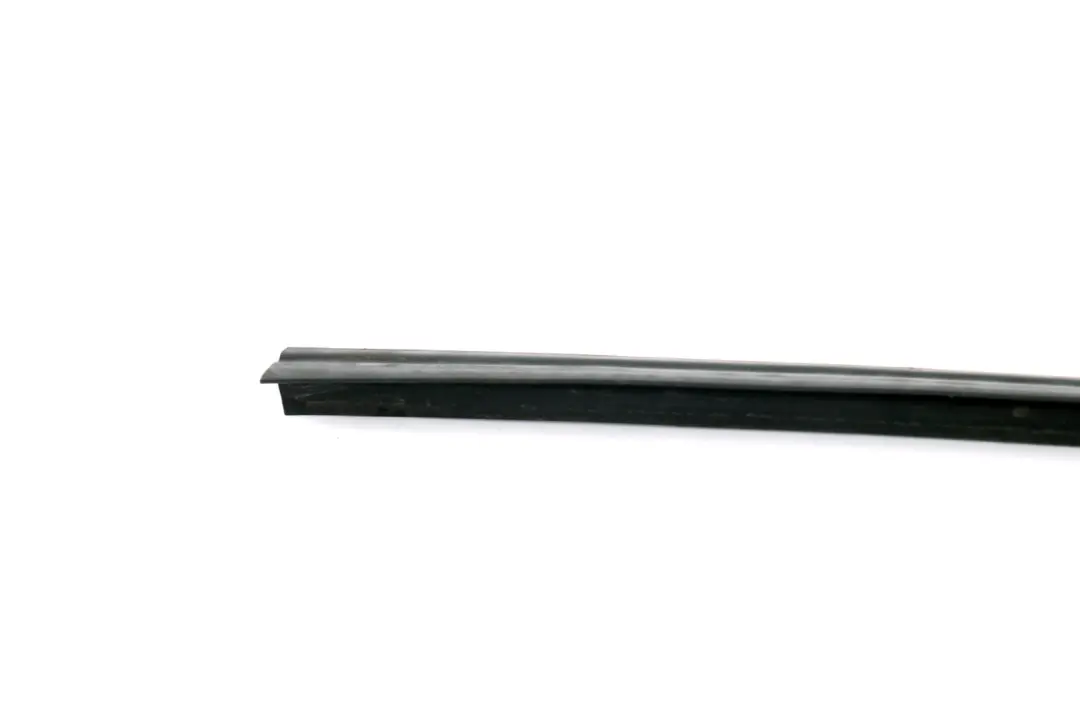 BMW E60 E61 Uszczelka Drzwi Dolna Prawy Przód - SKU 7033790 - Numer Części 7033790