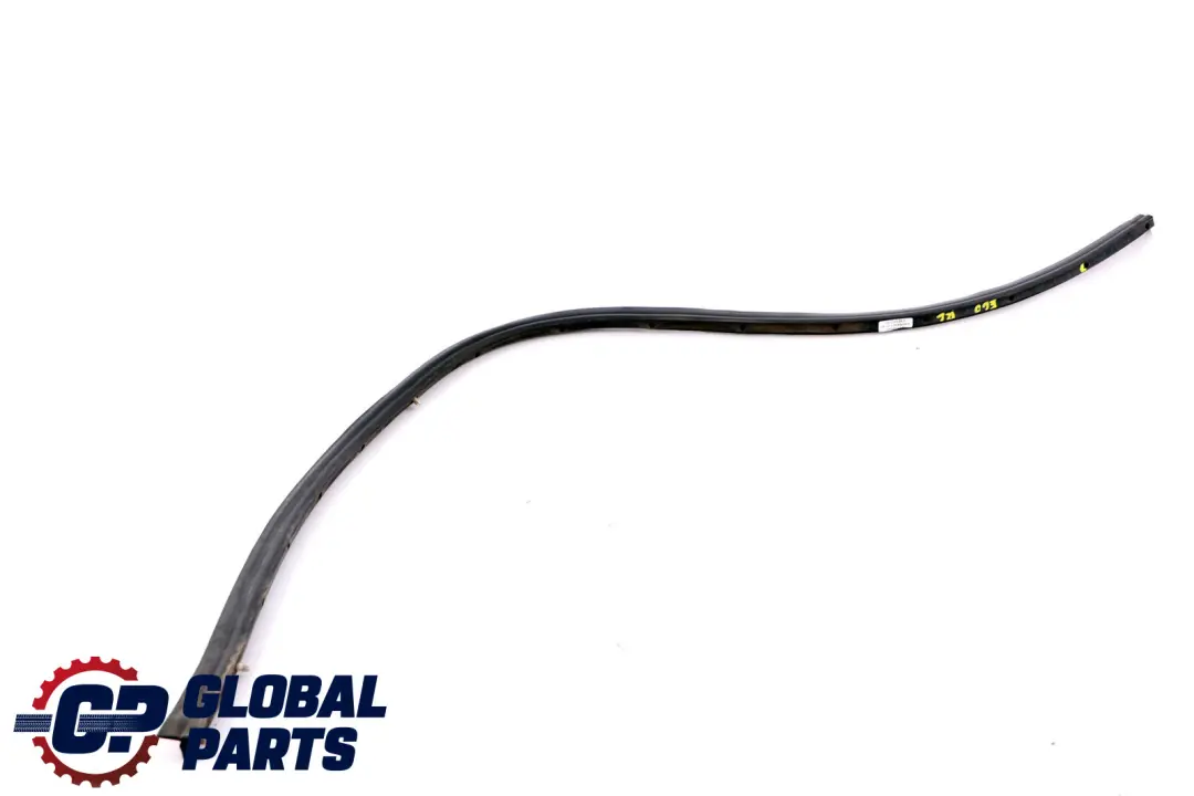 uszczelka drzwi boczne dolna lewy tył do BMW E60 E61 o numerze 51227033797 BMW E60 E61 uszczelka drzwi boczne dolna lewy tył - SKU 7033797 - Numer Części 51227033797