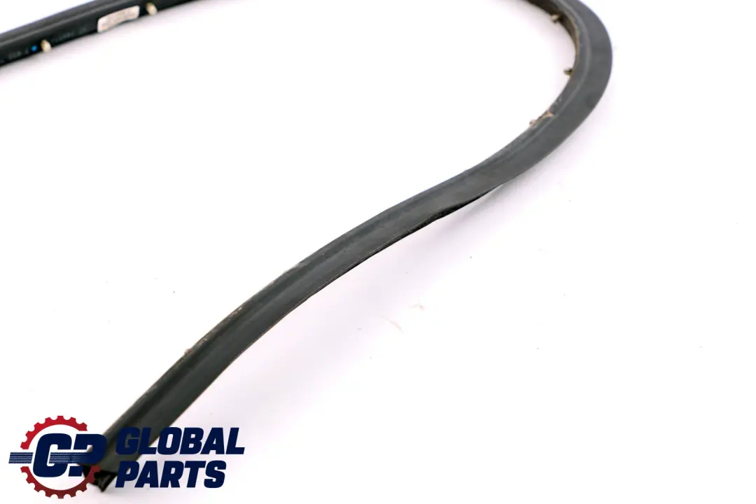 BMW E60 E61 Uszczelka Drzwi Dolna Prawy Tył - SKU 7033798 - Numer Części 7033798