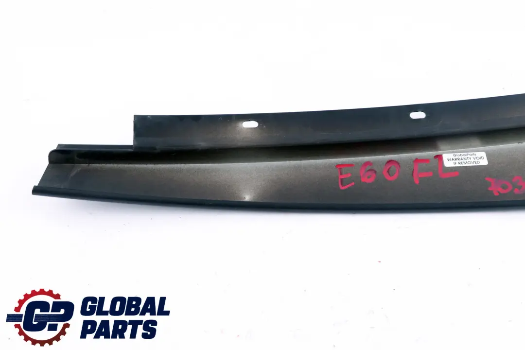Embellecedor Marco Ventana Delantera Pilar B Izquierdo para BMW E60 E61 LCI con número de pieza 51337033803 BMW E60 E61 LCI Embellecedor Marco Ventana Delantera Pilar B Izquierdo - SKU 7033803 - Número de pieza 51337033803