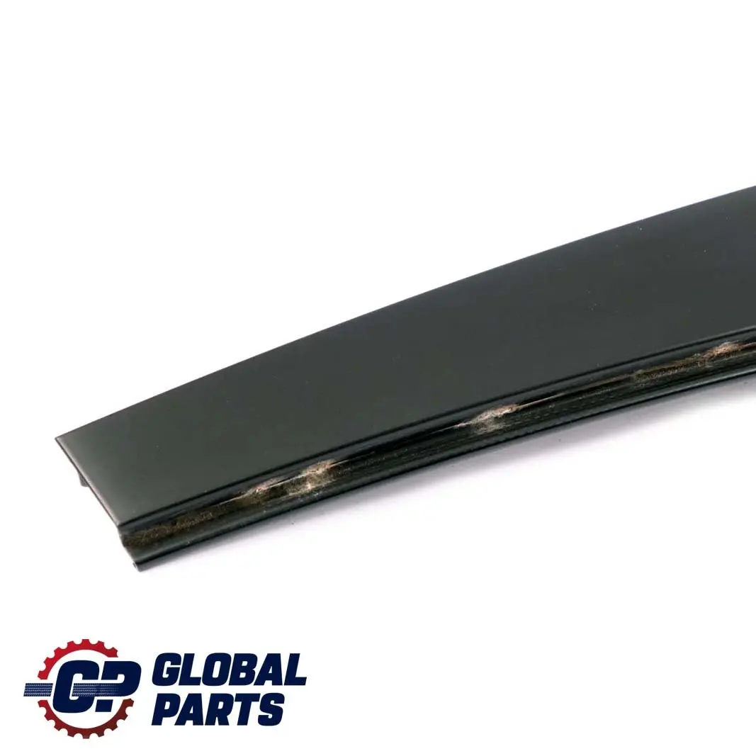 Finitura Telaio Finestrino B-Pilastro Porta Posteriore Sinistra per BMW E60 E61 LCI con numero di parte 7033811 BMW E60 E61 LCI Finitura Telaio Finestrino B-Pilastro Porta Posteriore Sinistra - SKU 7033811-1 - Numero di parte 7033811