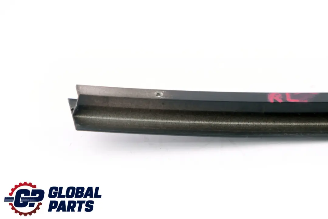 Ventana Guia Web Cubierta Trasera Izquierda para BMW E60 LCi con número de pieza 7033813 BMW E60 LCi Ventana Guia Web Cubierta Trasera Izquierda - SKU 7033813 - Número de pieza 7033813