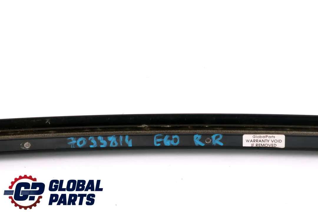 Copertura Guida Finestrino Posteriore Destra per BMW E60 con numero di parte 7033814 BMW E60 Copertura Guida Finestrino Posteriore Destra - SKU 7033814 - Numero di parte 7033814