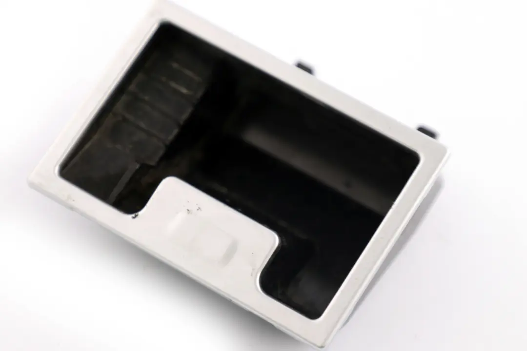Insert De Cendrier Avant Pour Console Centrale pour BMW E60 E61 à propos du numéro de pièce 7034098 BMW E60 E61 Insert De Cendrier Avant Pour Console Centrale - SKU 7034098 - Numéro de pièce 7034098