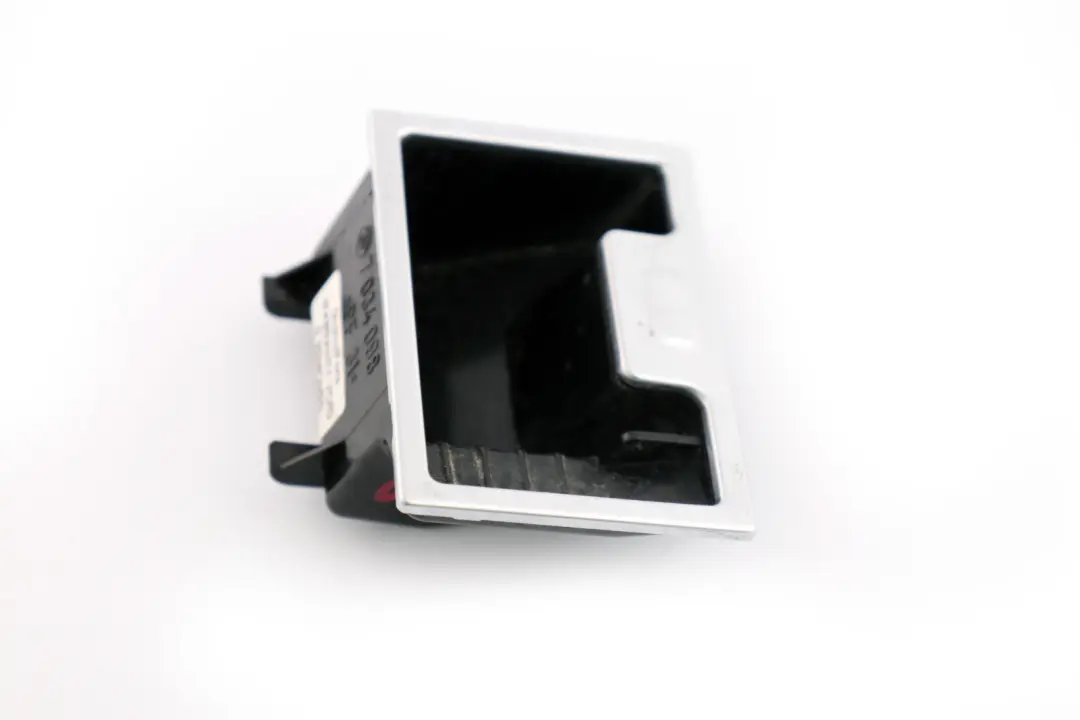 Insert De Cendrier Avant Pour Console Centrale pour BMW E60 E61 à propos du numéro de pièce 7034098 BMW E60 E61 Insert De Cendrier Avant Pour Console Centrale - SKU 7034098 - Numéro de pièce 7034098