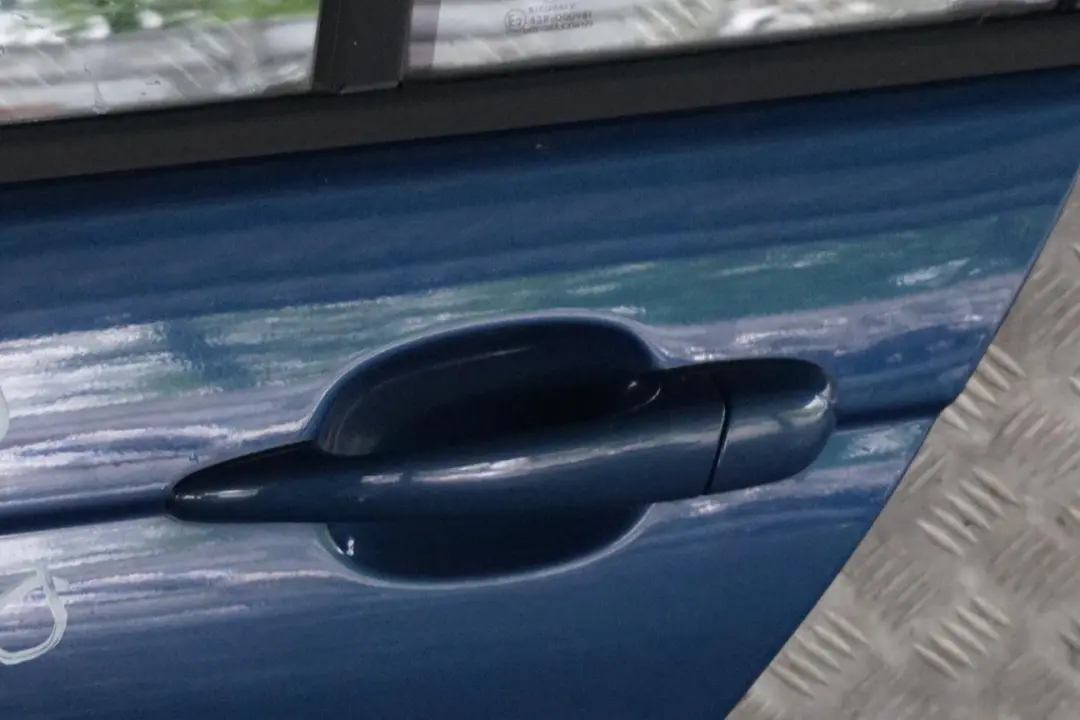 Reihe E46 Tür Hinten Links Topasblau Topas Blau Metallic - 896 für BMW 3 mit Teilenummer 7034153 BMW 3 Reihe E46 Tür Hinten Links Topasblau Topas Blau Metallic - 896 - SKU 7034153-TPB - Teilenummer 7034153