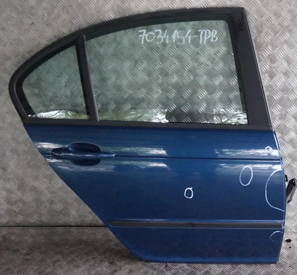 Drzwi prawe prawy tył Topasblau do BMW E46 o numerze 7034154 BMW E46 Drzwi prawe prawy tył Topasblau - SKU 7034154-TPB - Numer Części 7034154