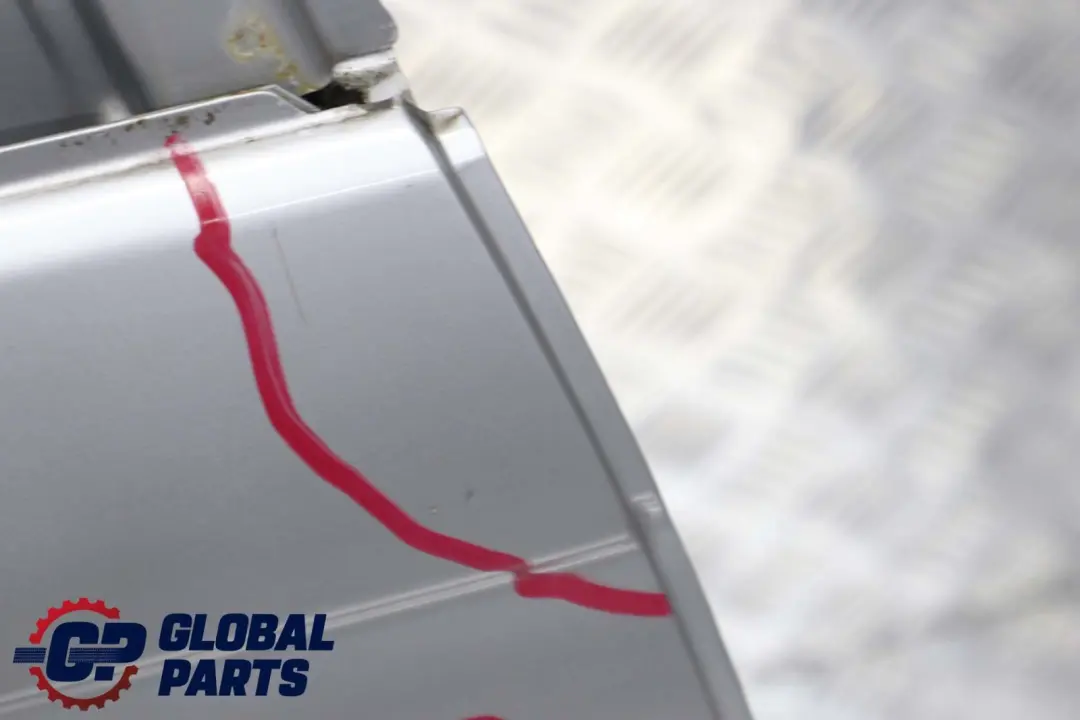 Puerta Trasera Derecha Titan Silver Metallic - 354 para BMW E46 Berlina con número de pieza 7034154 BMW E46 Berlina Puerta Trasera Derecha Titan Silver Metallic - 354 - SKU 7034154-TS - Número de pieza 7034154