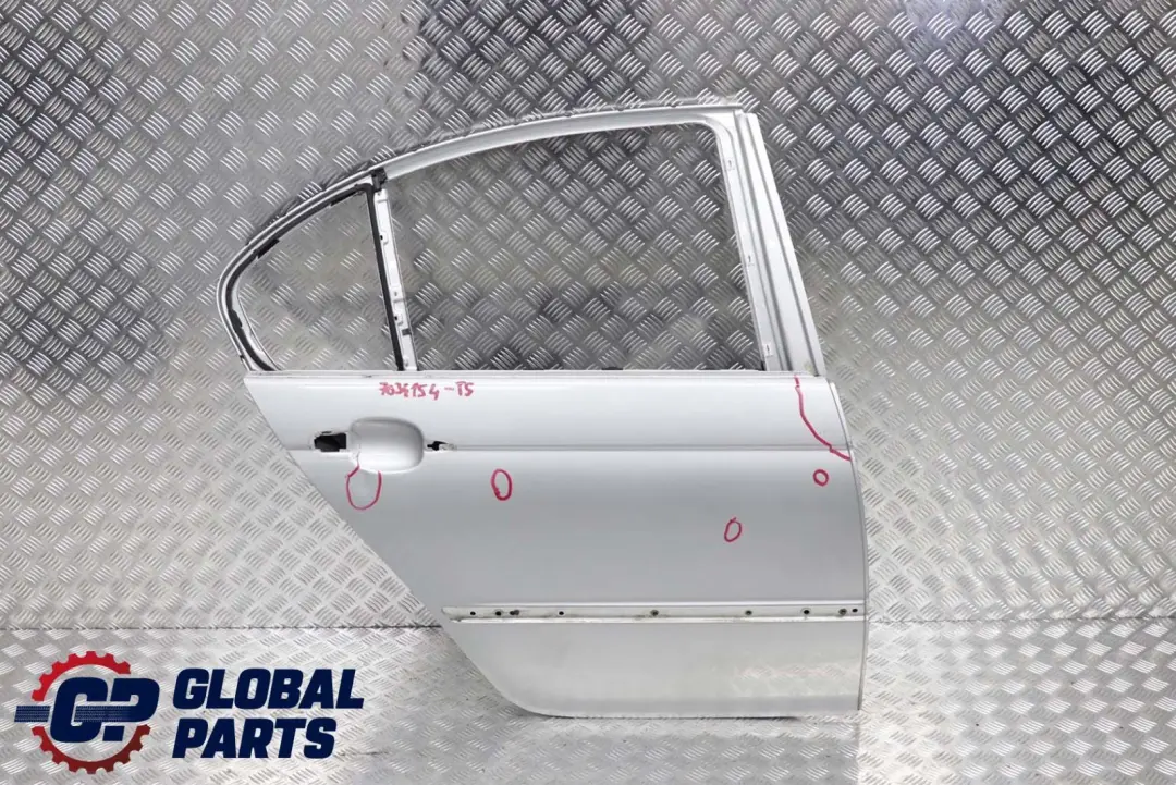 Tür Hinten Rechts Titansilber Titan Silber Metallic - 354 für BMW 3 E46 Limousine mit Teilenummer 7034154 BMW 3 E46 Limousine Tür Hinten Rechts Titansilber Titan Silber Metallic - 354 - SKU 7034154-TS - Teilenummer 7034154
