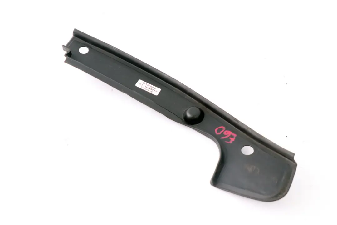 Blende Wasserrinne vorne rechts für BMW 5 er E60 E60N E61 E61N mit Teilenummer 7034160 BMW 5 er E60 E60N E61 E61N Blende Wasserrinne vorne rechts - SKU 7034160 - Teilenummer 7034160