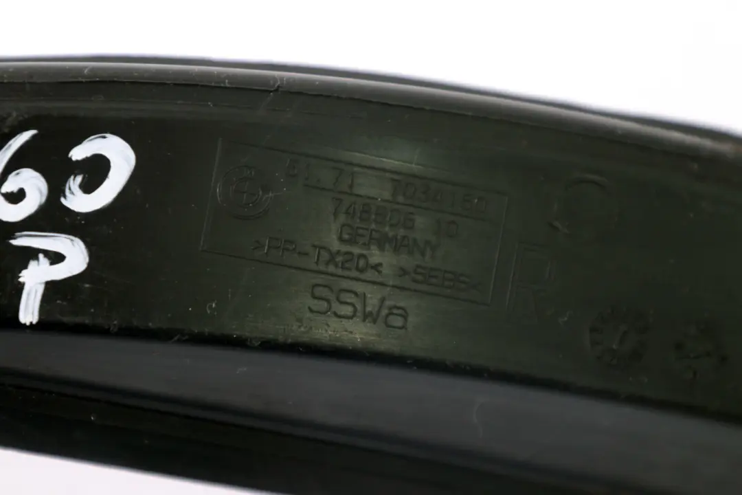 BMW eries E60 E60N E61 E61N Tapa Canalon Agua Delantero Derecho - SKU 7034160 - Número de pieza 7034160