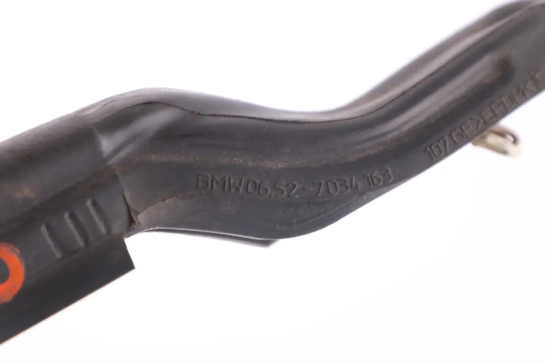 Abdichtung Frontklappe Mitte 5176 für BMW E60 E60N E61 E61N LCI M5 mit Teilenummer 51767034163 BMW E60 E60N E61 E61N LCI M5 Abdichtung Frontklappe Mitte 5176 - SKU 7034163 - Teilenummer 51767034163