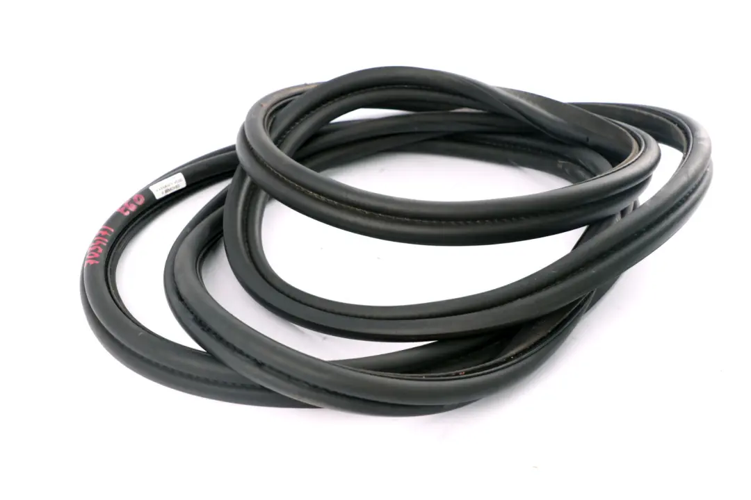 Junta De Sellado Para Portón Trasero para BMW E60 M5 con número de pieza 7034171 BMW E60 M5 Junta De Sellado Para Portón Trasero - SKU 7034171 - Número de pieza 7034171