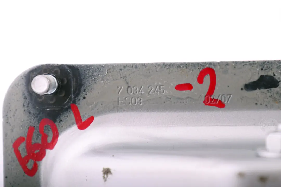 Zawias klapy pokrywy bagażnika lewy tył do BMW E60 o numerze 7116779 BMW E60 Zawias klapy pokrywy bagażnika lewy tył - SKU 7034245-2 - Numer Części 7116779