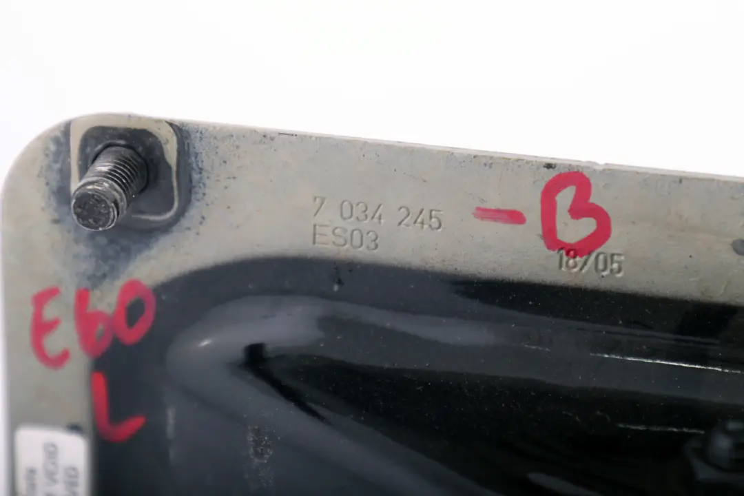 BMW E60 LCI Braccio cerniera portellone bagagliaio sinistroNero - SKU 7034245-B - Numero di parte 7034245