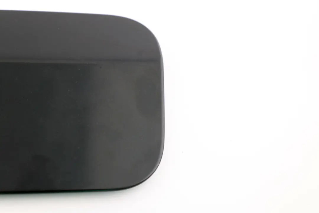 Sportellino Serbatoio Nero Carbone 5117 per BMW E60 E61 con numero di parte 7034281 BMW E60 E61 Sportellino Serbatoio Nero Carbone 5117 - SKU 7034281-CAR - Numero di parte 7034281