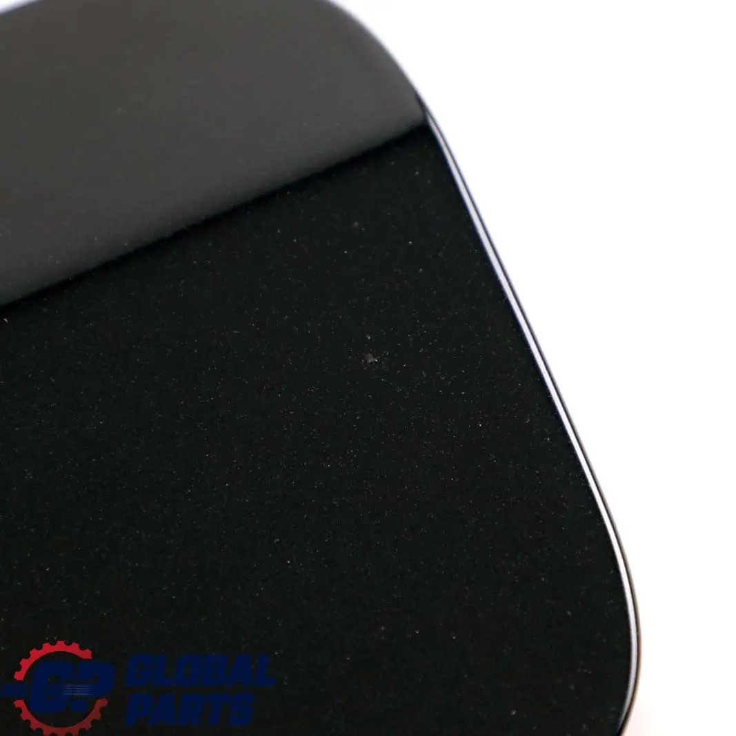 Coperchio del carburante Flap di riempimento Nero carbone 416 per BMW E60 E61 con numero di parte 7034281 BMW E60 E61 Coperchio del carburante Flap di riempimento Nero carbone 416 - SKU 7034281-CAR1 - Numero di parte 7034281