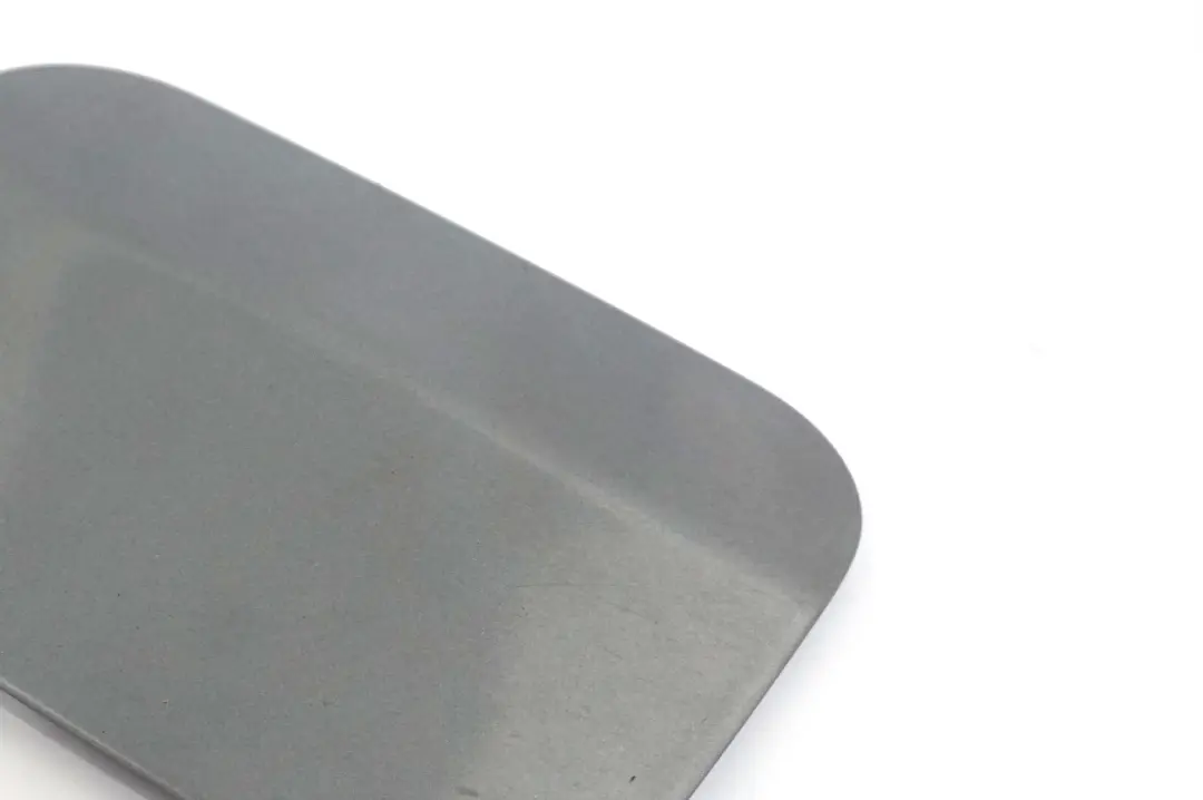 BMW E60 E61 Fuel Cover Fill In Flap Silbergrau Metallic Silver Grey A08 - SKU 7034281-SBG - Número de pieza 7034281