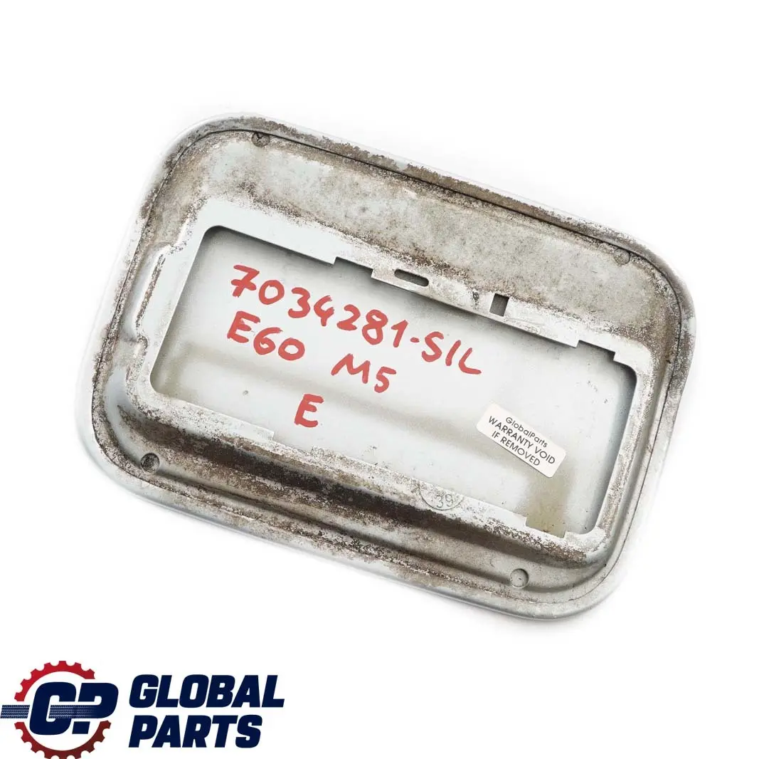 Einfüllklappe Tankdeckel Silber Silverstone 2 Metallic - A29 für BMW 5 er E60 M5 mit Teilenummer 7034281 BMW 5 er E60 M5 Einfüllklappe Tankdeckel Silber Silverstone 2 Metallic - A29 - SKU 7034281-SIL - Teilenummer 7034281