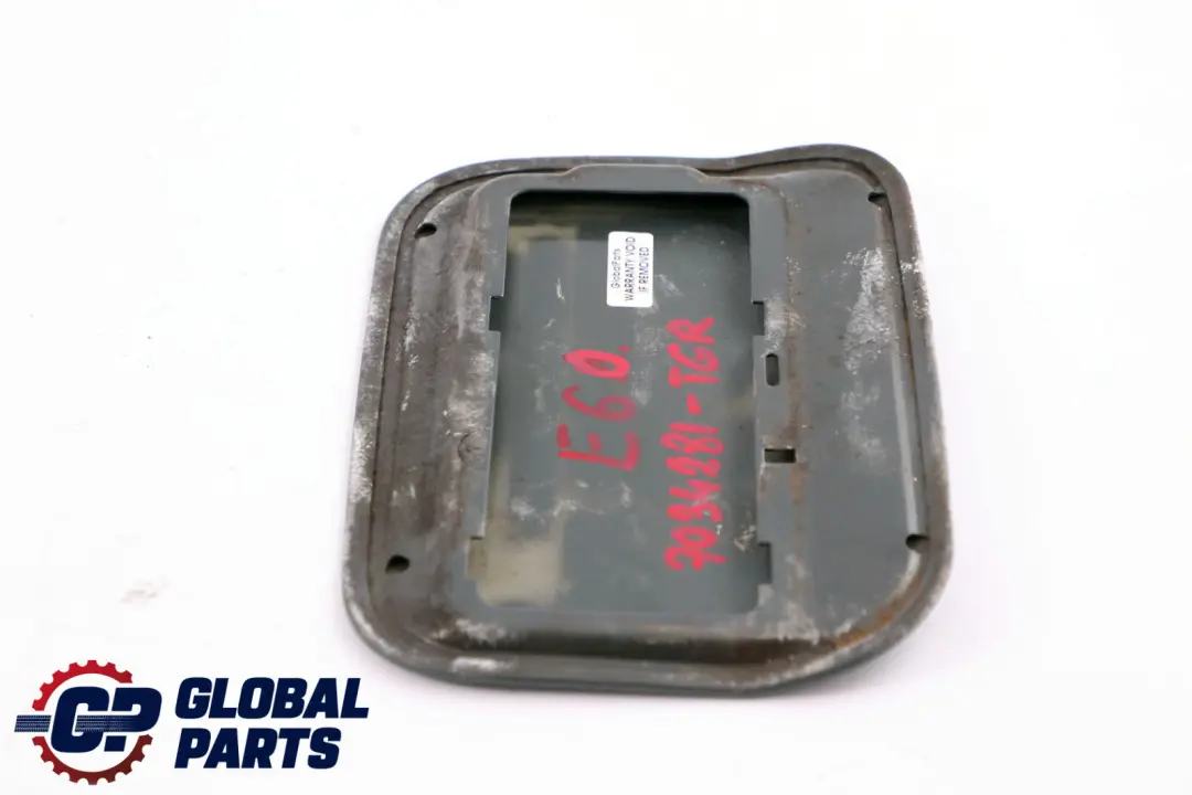 BMW E60 Coperchio Carburante Sportello riempimento Titangrau Grigio Metallizzato - SKU 7034281-TGR - Numero di parte 7034281