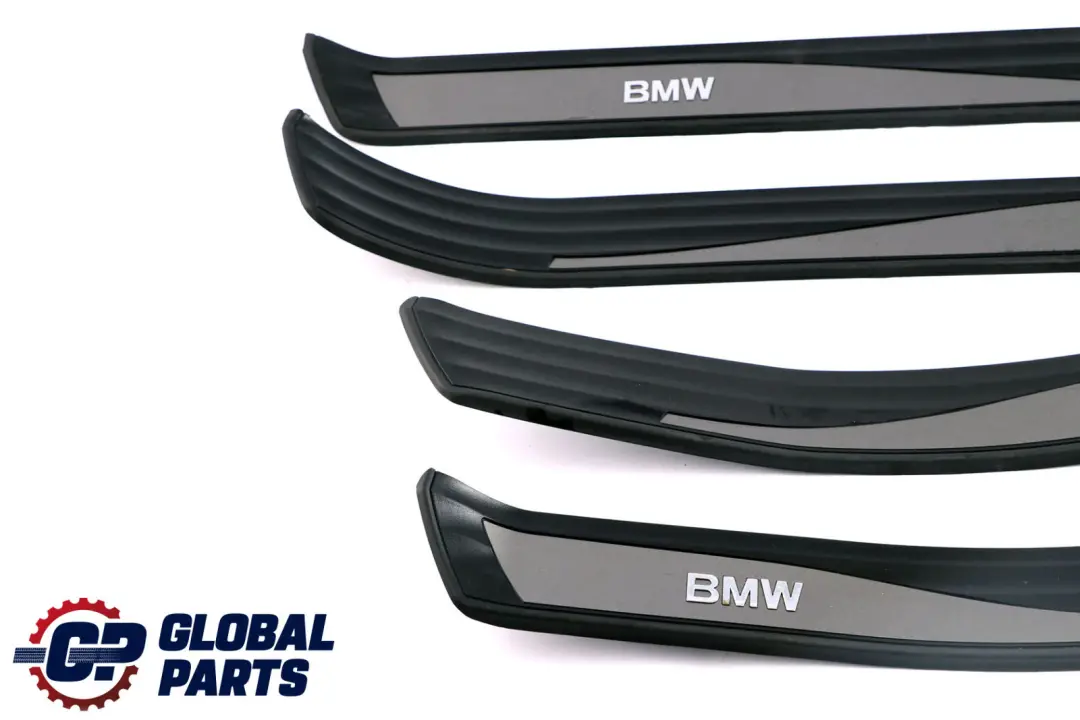Set Copertura Ingresso Anteriore Posteriore Schwarz Nero N/O/S per BMW E60 E61 LCI con numero di parte 7034303 BMW E60 E61 LCI Set Copertura Ingresso Anteriore Posteriore Schwarz Nero N/O/S - SKU 7034303-1 - Numero di parte 7034303
