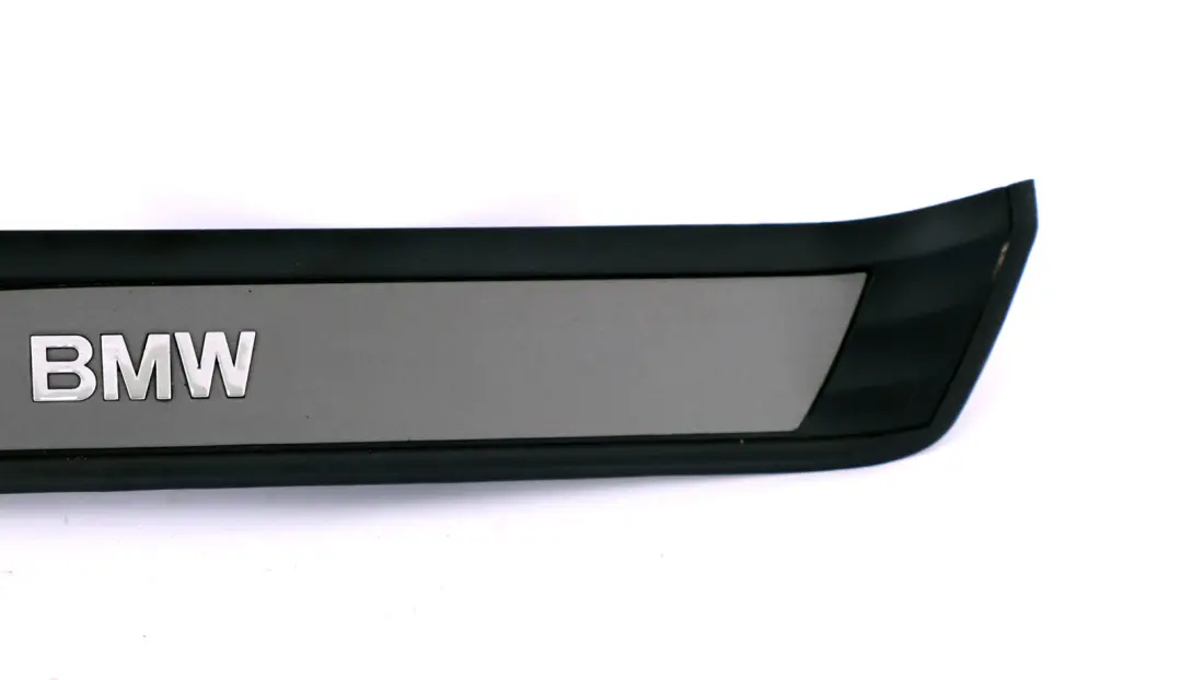 Osłona listwa próg prawy przód do BMW E60 E61 o numerze 7034304 BMW E60 E61 Osłona listwa próg prawy przód - SKU 7034304 - Numer Części 7034304