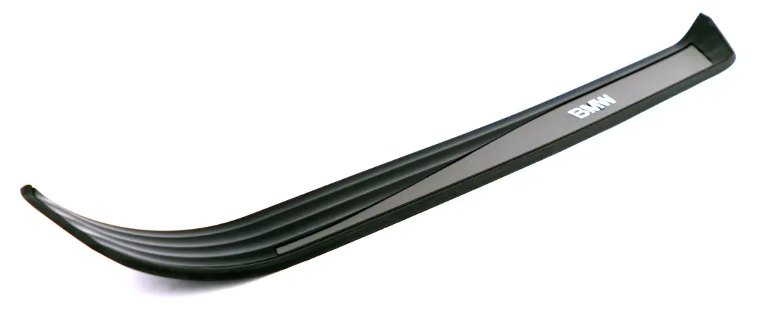 Couverture Entree Avant Droite Noir pour BMW E60 E61 à propos du numéro de pièce 7034304 BMW E60 E61 Couverture Entree Avant Droite Noir - SKU 7034304 - Numéro de pièce 7034304