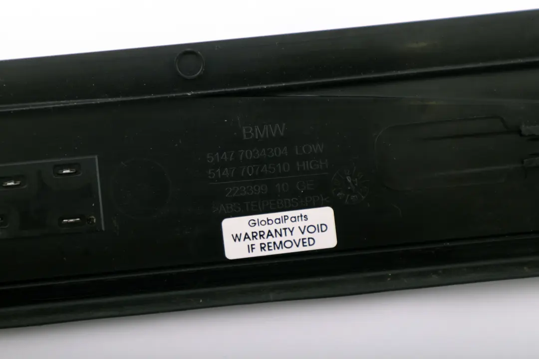 Couverture Entree Avant Droite Noir pour BMW E60 E61 à propos du numéro de pièce 7034304 BMW E60 E61 Couverture Entree Avant Droite Noir - SKU 7034304 - Numéro de pièce 7034304