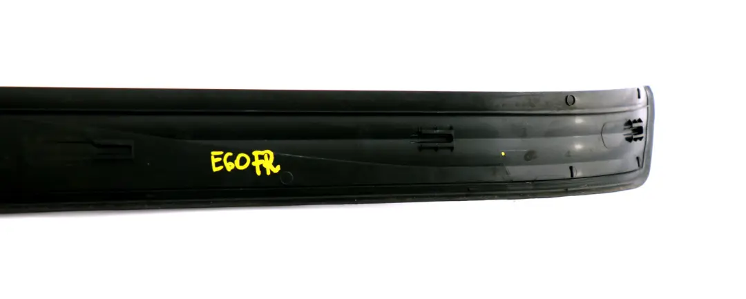 Couverture Entree Avant Droite Noir pour BMW E60 E61 à propos du numéro de pièce 7034304 BMW E60 E61 Couverture Entree Avant Droite Noir - SKU 7034304 - Numéro de pièce 7034304