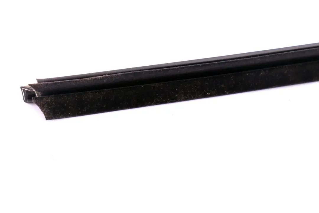 Burlete Interior Puerta Trasera Derecha para BMW E60 E60N E61 LCI con número de pieza 7034308 BMW E60 E60N E61 LCI Burlete Interior Puerta Trasera Derecha - SKU 7034308 - Número de pieza 7034308