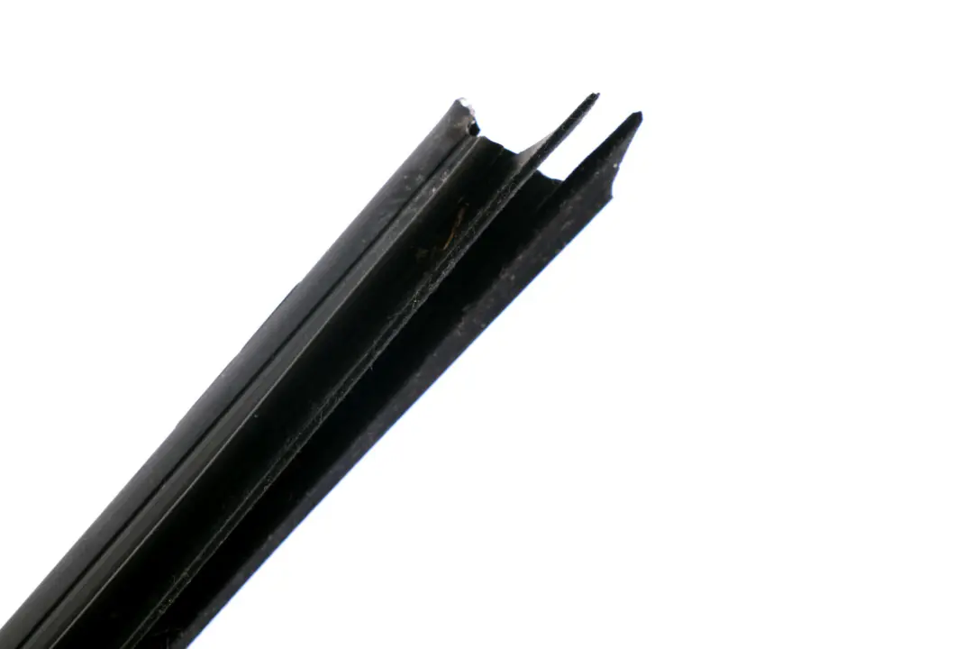 Burlete Interior Puerta Trasera Derecha para BMW E60 E60N E61 LCI con número de pieza 7034308 BMW E60 E60N E61 LCI Burlete Interior Puerta Trasera Derecha - SKU 7034308 - Número de pieza 7034308