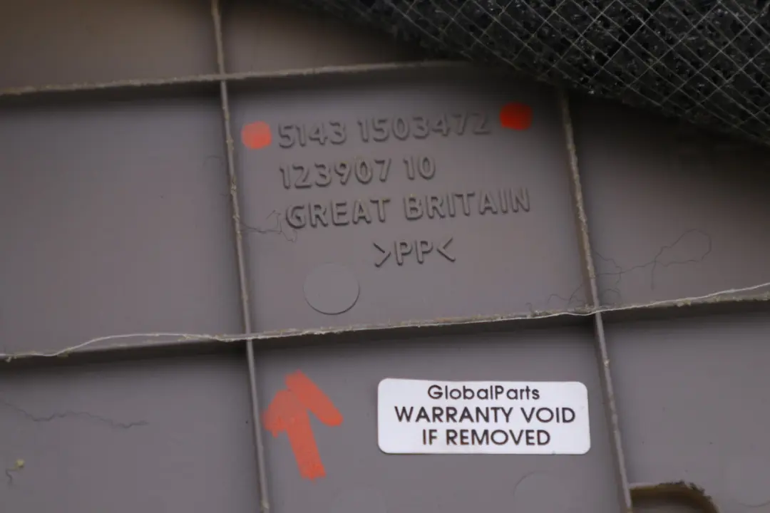 Coperchio Rivestimento Laterale Destro Cordoba Beige per Mini Cooper One R50 R53 con numero di parte 7034430 Mini Cooper One R50 R53 Coperchio Rivestimento Laterale Destro Cordoba Beige - SKU 7034430 - Numero di parte 7034430