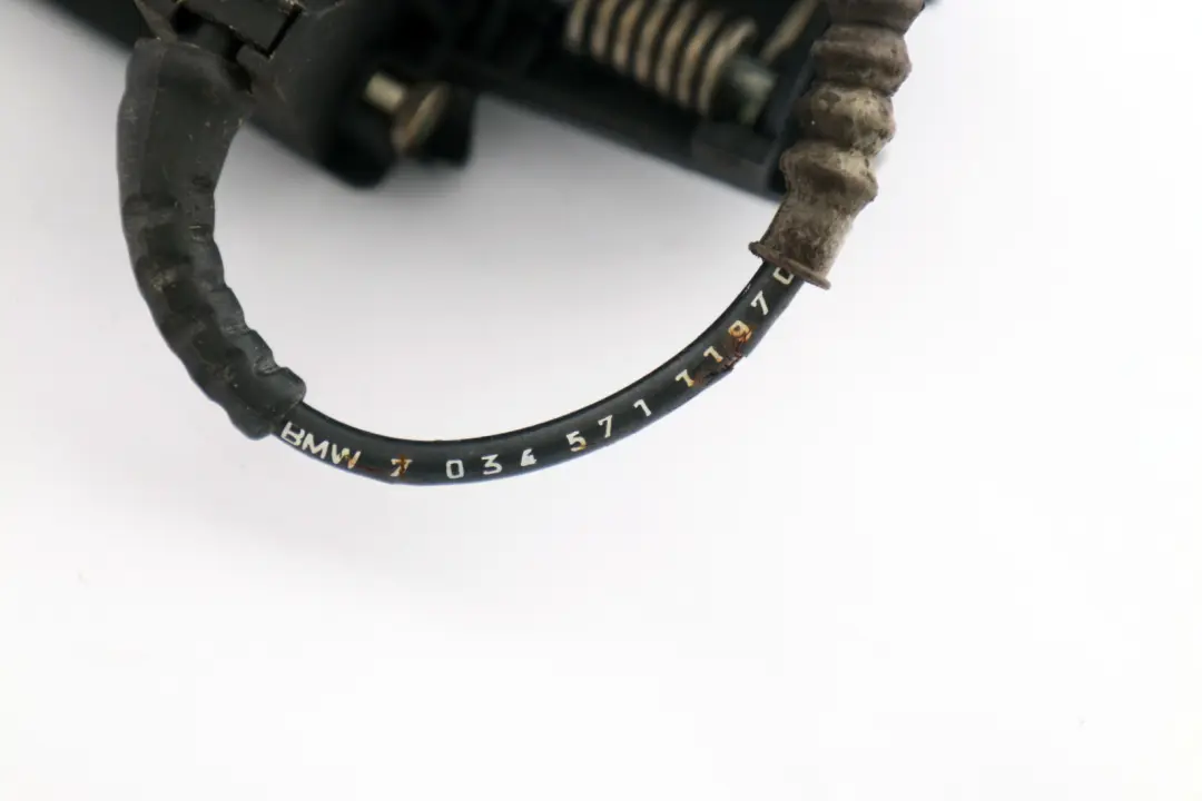 Complete Rear Left Grab Handle N/S Schwarz 2 Black 668 to BMW 5 Series E60 E61 with Part number 7034571 BMW 5 Series E60 E61 Complete Rear Left Grab Handle N/S Schwarz 2 Black 668 - SKU 7034571-SCH - Part number 7034571