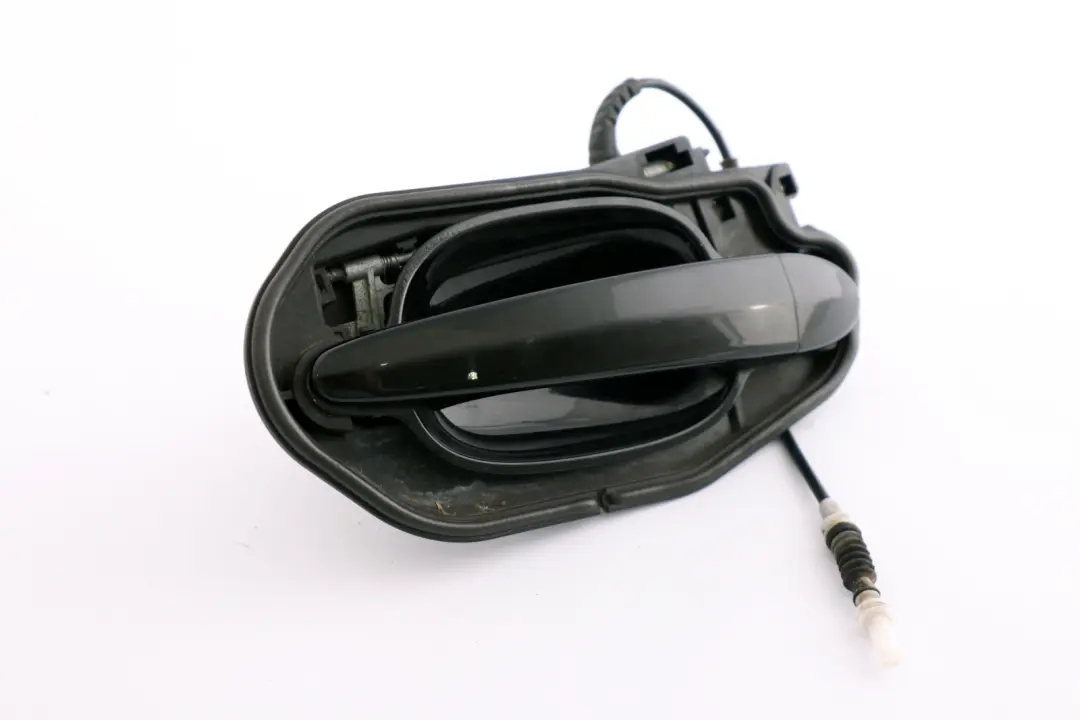 Complete Rear Left Grab Handle N/S Schwarz 2 Black 668 to BMW 5 Series E60 E61 with Part number 7034571 BMW 5 Series E60 E61 Complete Rear Left Grab Handle N/S Schwarz 2 Black 668 - SKU 7034571-SCH - Part number 7034571