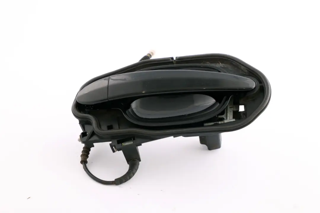 Complete Rear Left Grab Handle N/S Schwarz 2 Black 668 to BMW 5 Series E60 E61 with Part number 7034571 BMW 5 Series E60 E61 Complete Rear Left Grab Handle N/S Schwarz 2 Black 668 - SKU 7034571-SCH - Part number 7034571