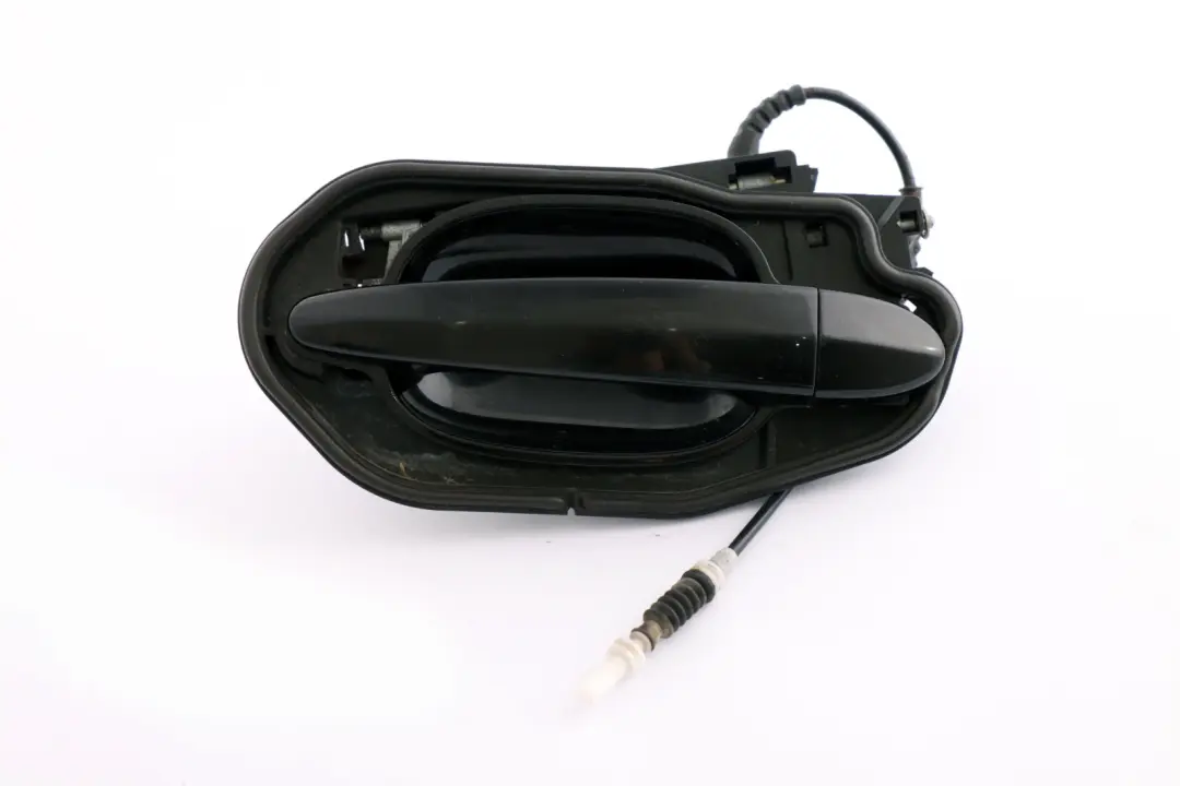 Complete Rear Left Grab Handle N/S Schwarz 2 Black 668 to BMW 5 Series E60 E61 with Part number 7034571 BMW 5 Series E60 E61 Complete Rear Left Grab Handle N/S Schwarz 2 Black 668 - SKU 7034571-SCH - Part number 7034571