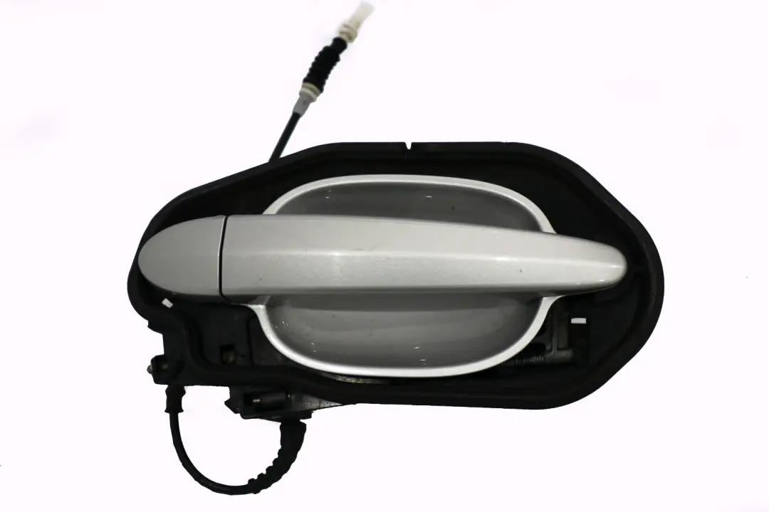 Completo Maniglia Posteriore SX Argento-Titanio Argento 354 per BMW E60 E61 con numero di parte 7034571 BMW E60 E61 Completo Maniglia Posteriore SX Argento-Titanio Argento 354 - SKU 7034571-TS - Numero di parte 7034571