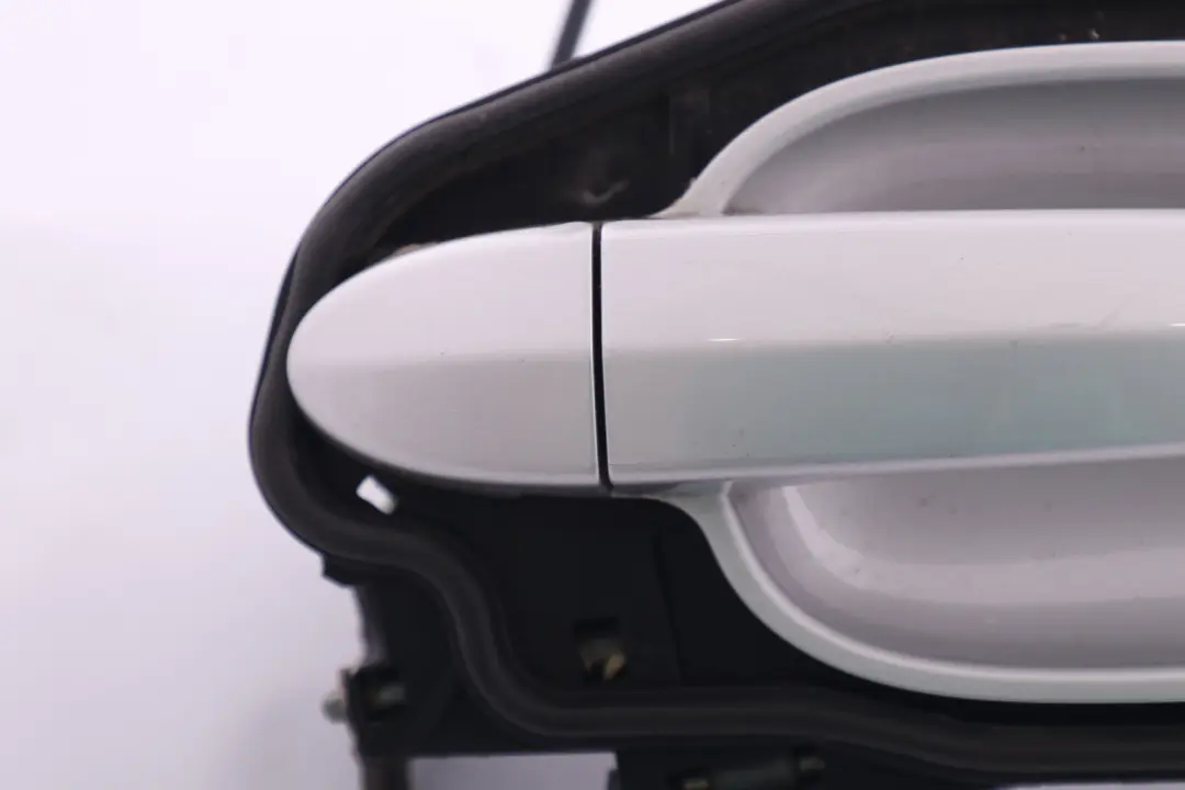 Completo Maniglia Posteriore SX Argento-Titanio Argento 354 per BMW E60 E61 con numero di parte 7034571 BMW E60 E61 Completo Maniglia Posteriore SX Argento-Titanio Argento 354 - SKU 7034571-TS - Numero di parte 7034571