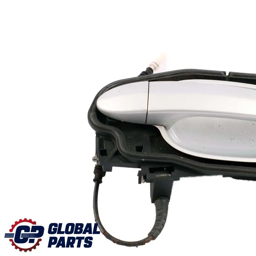 Maniglia Posteriore Sinistra Completa Titansilber Argento per BMW E60 E61 con numero di parte 7034571 BMW E60 E61 Maniglia Posteriore Sinistra Completa Titansilber Argento - SKU 7034571-TS1 - Numero di parte 7034571