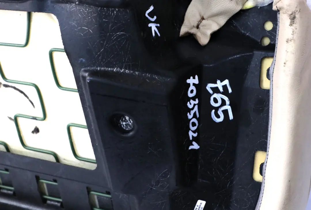 Crema Beige Interior de cuero Asiento Trasero Banco Base Sofá para BMW Serie 7 E65 con número de pieza 7035021 BMW Serie 7 E65 Crema Beige Interior de cuero Asiento Trasero Banco Base Sofá - SKU 7035021 - Número de pieza 7035021